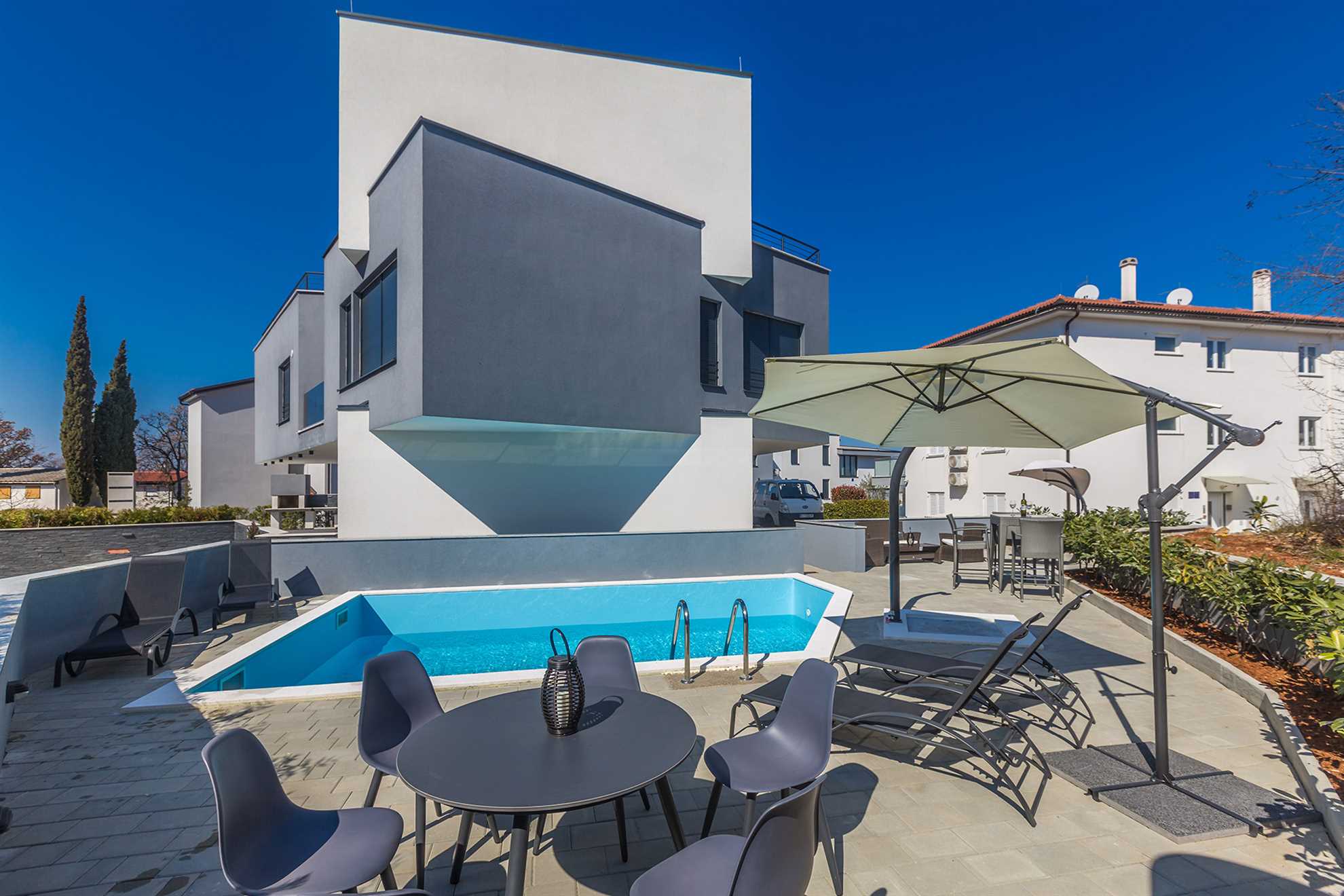 Apartment LAGANINI II with shared pool