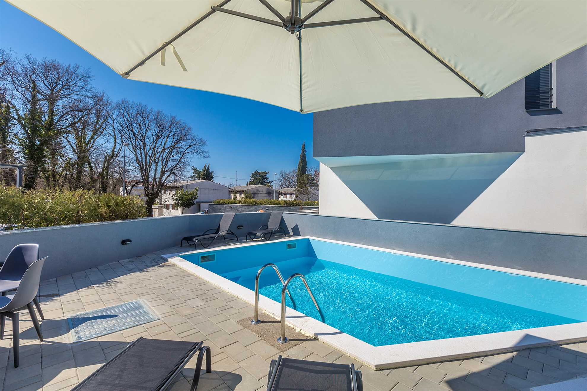 Apartment LAGANINI II with shared pool