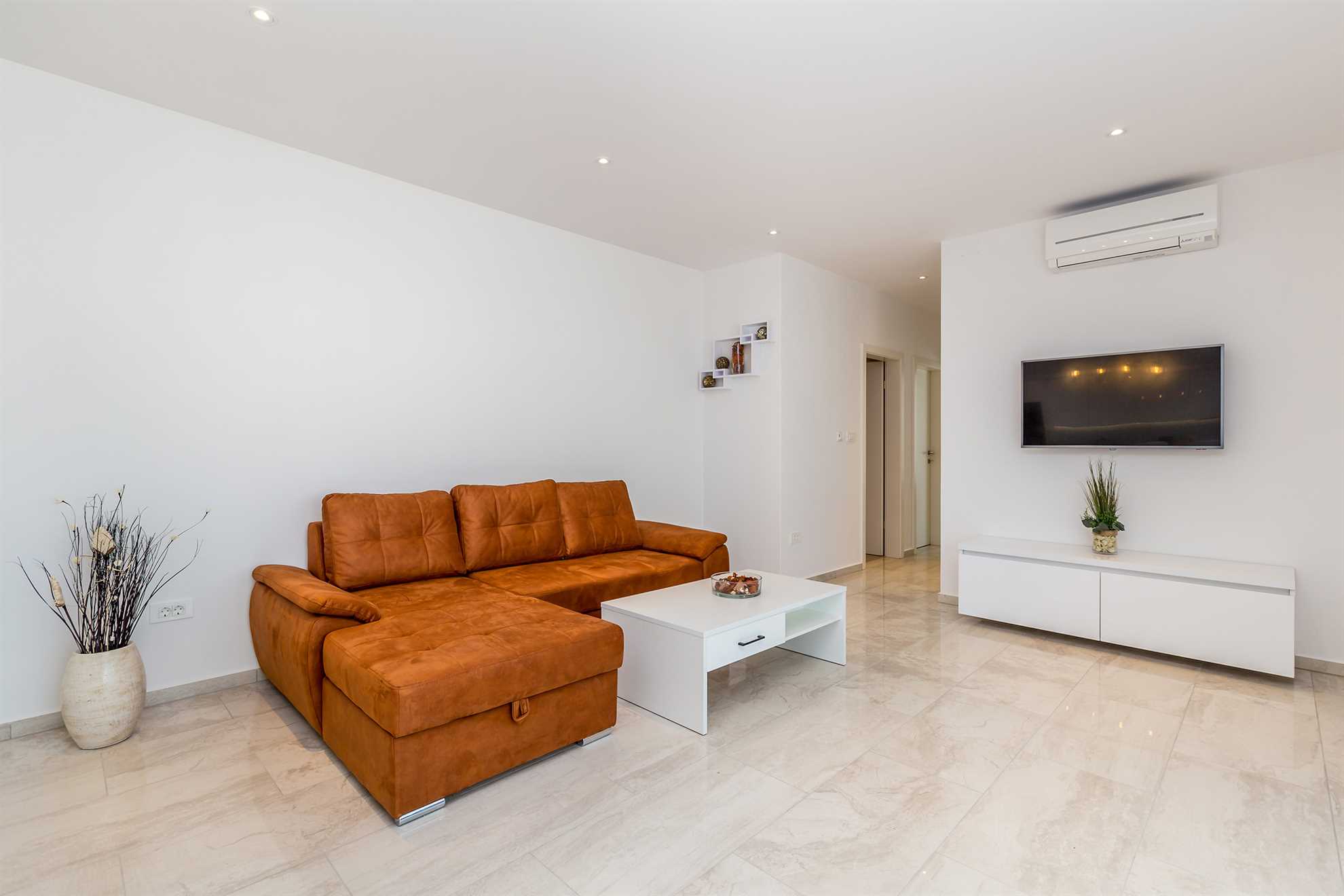 Apartment LAGANINI II with shared pool