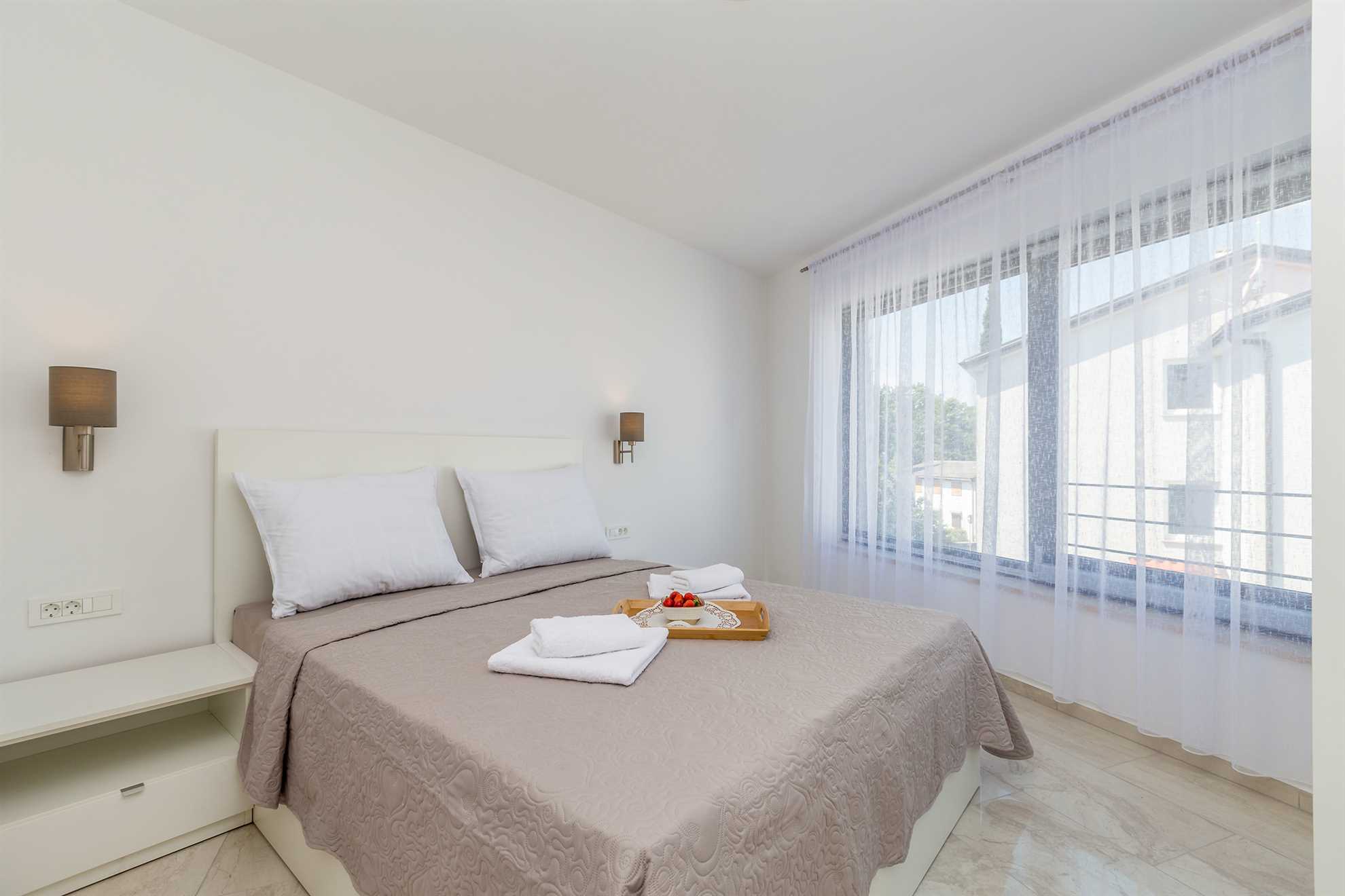 Apartment LAGANINI II with shared pool