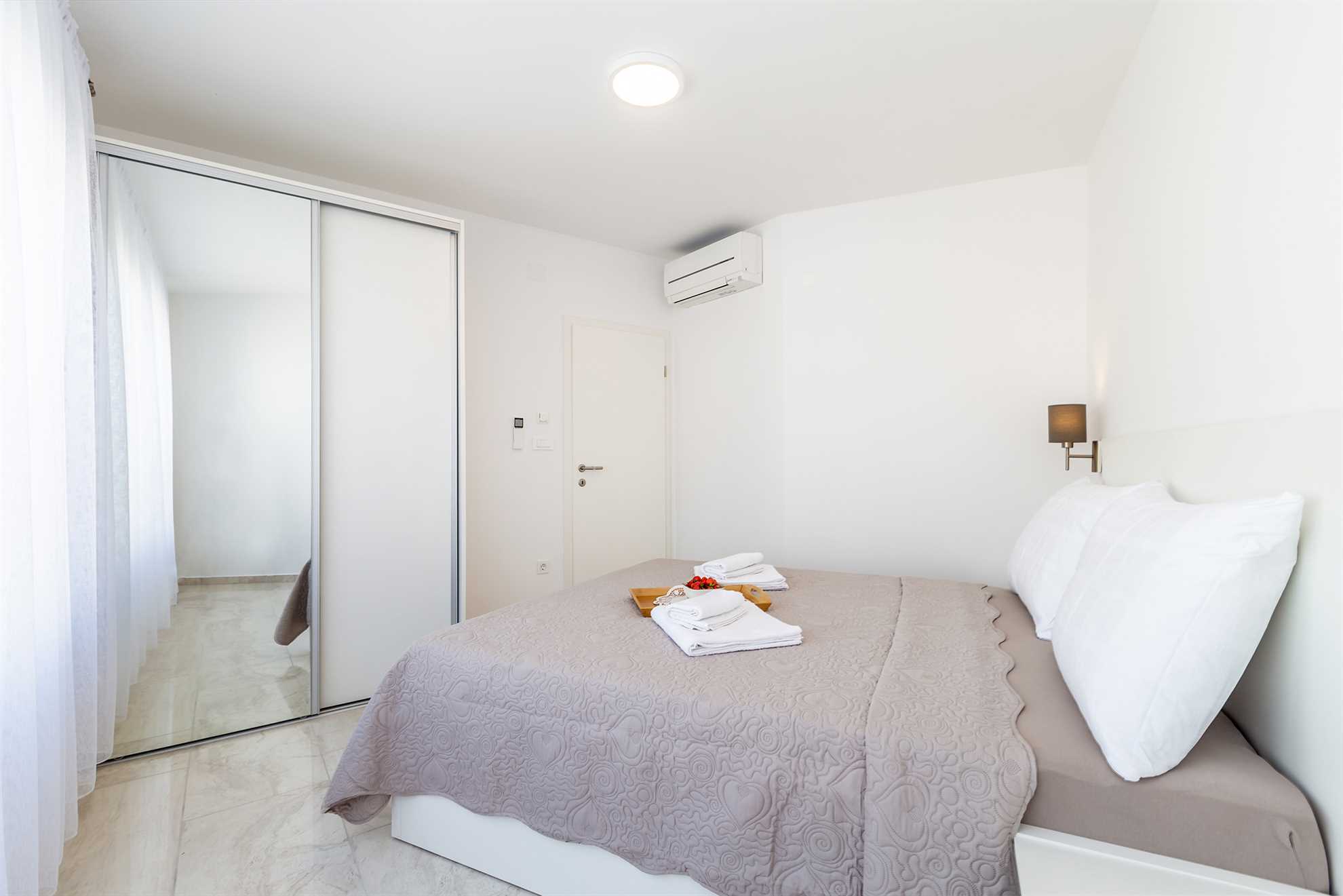 Apartment LAGANINI II with shared pool