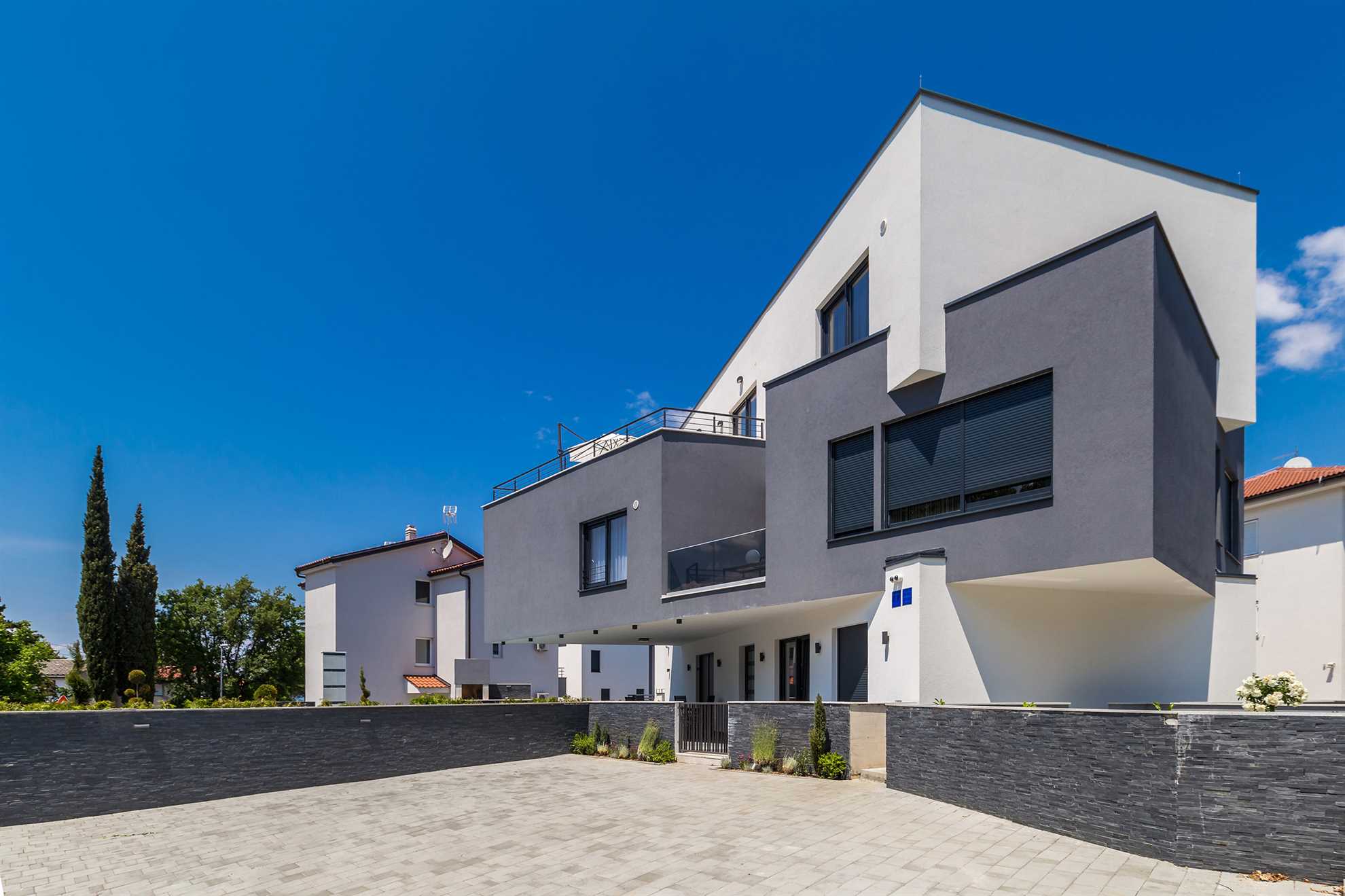 Apartment LAGANINI II with shared pool