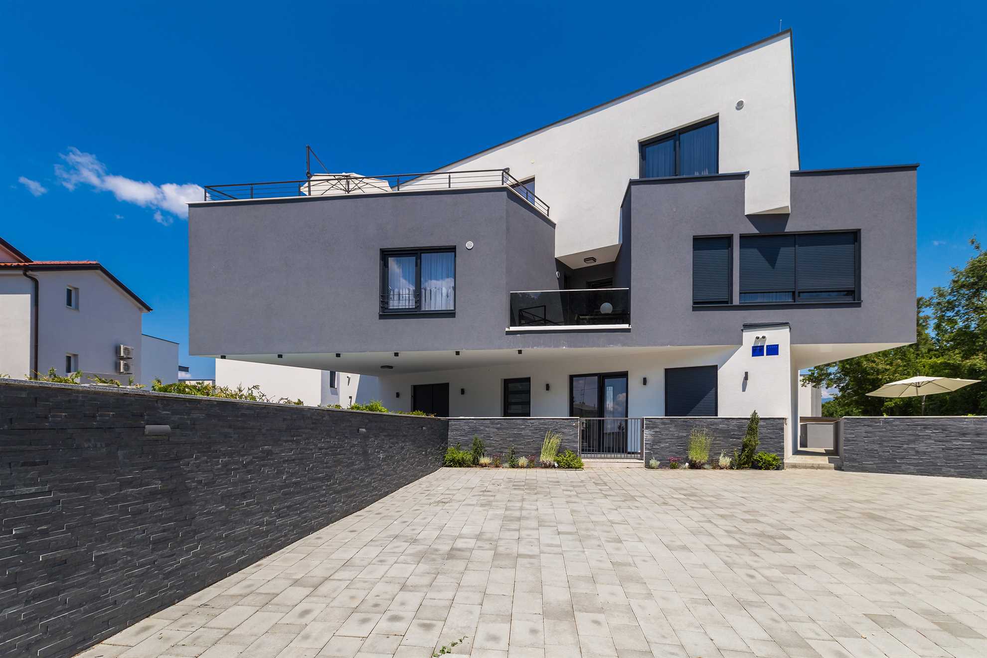 Apartment LAGANINI II with shared pool