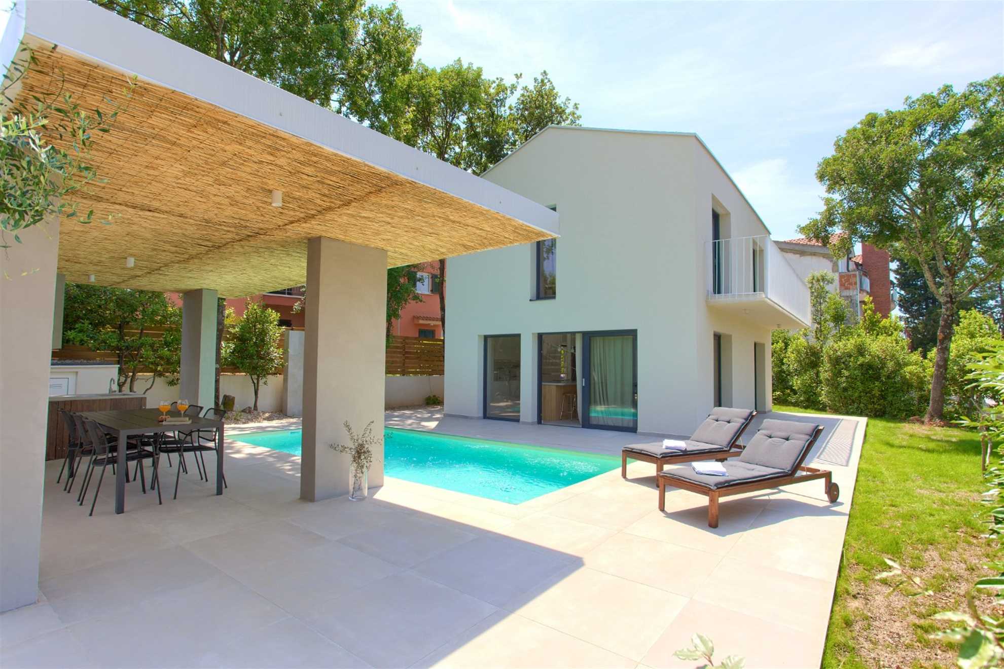 Beautiful holiday house MALA with heated pool