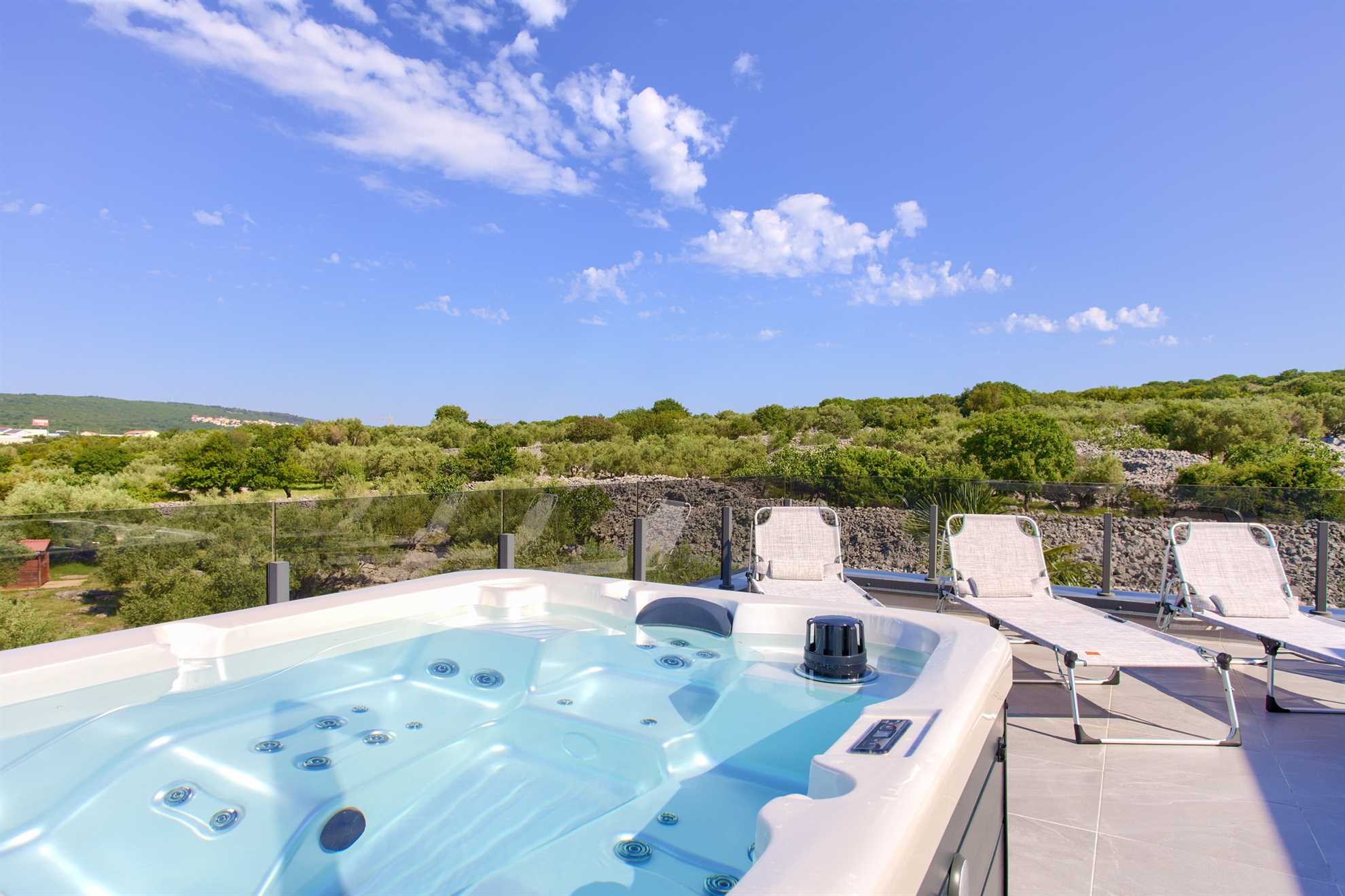 Apartment JOY with sea view and hot tub