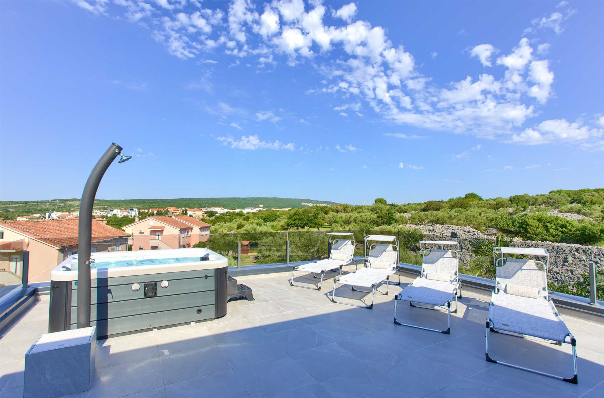 Apartment JOY with sea view and hot tub