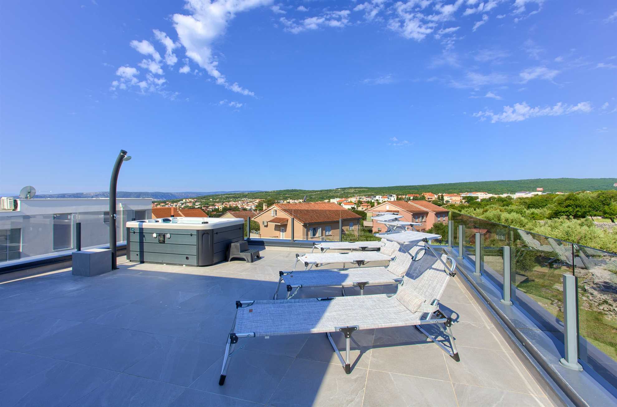 Apartment JOY with sea view and hot tub