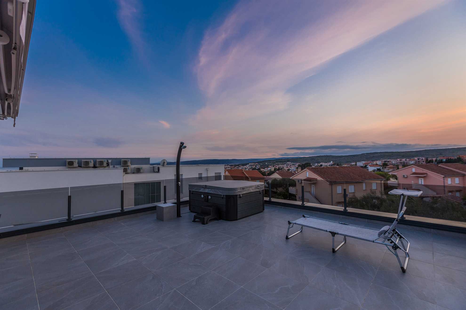 Apartment JOY with sea view and hot tub