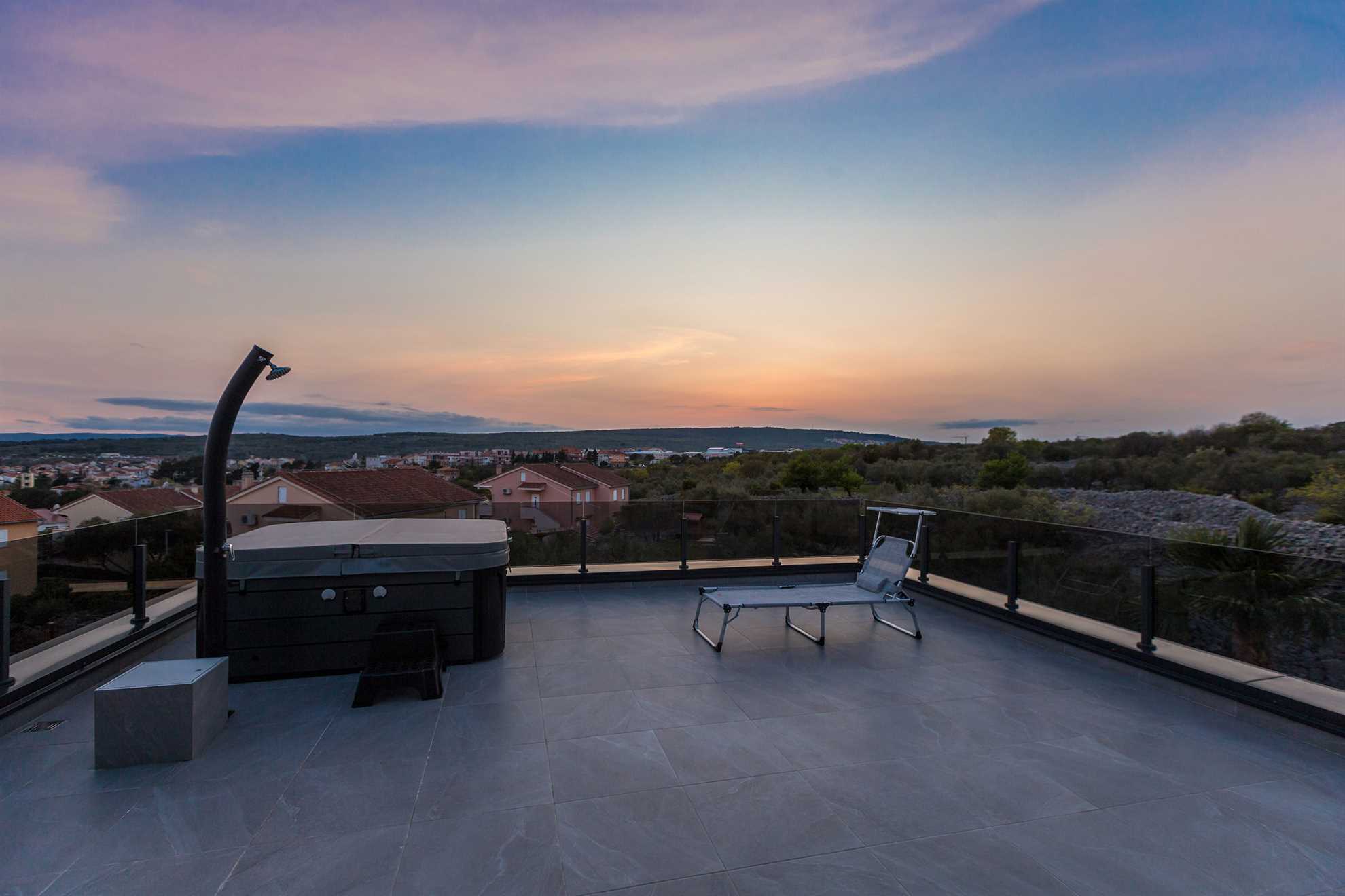 Apartment JOY with sea view and hot tub