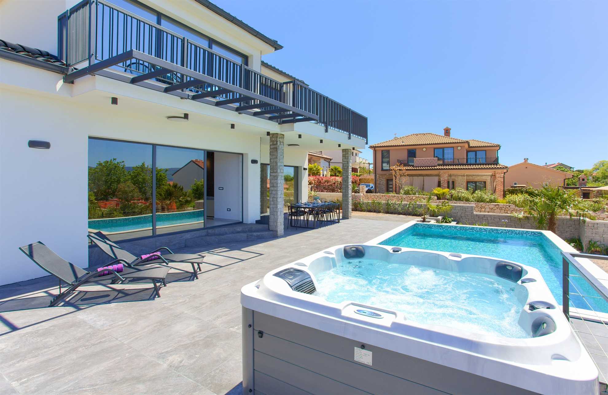 Lussuosa villa Lucija con piscina riscaldata