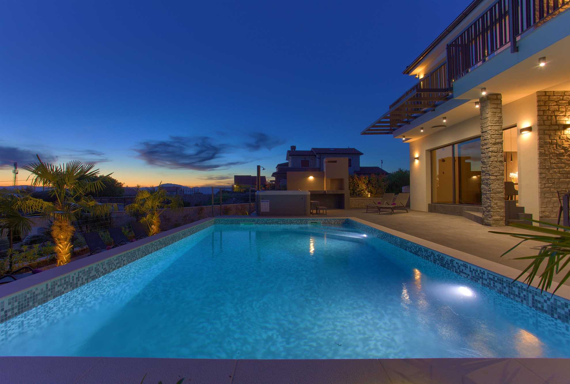 Lussuosa villa Lucija con piscina riscaldata