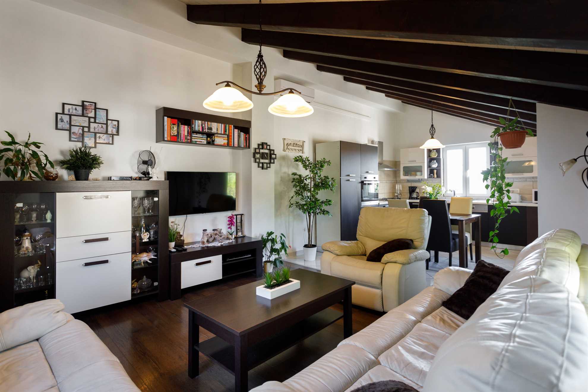 Rustic apartment EVELIN close to the beach