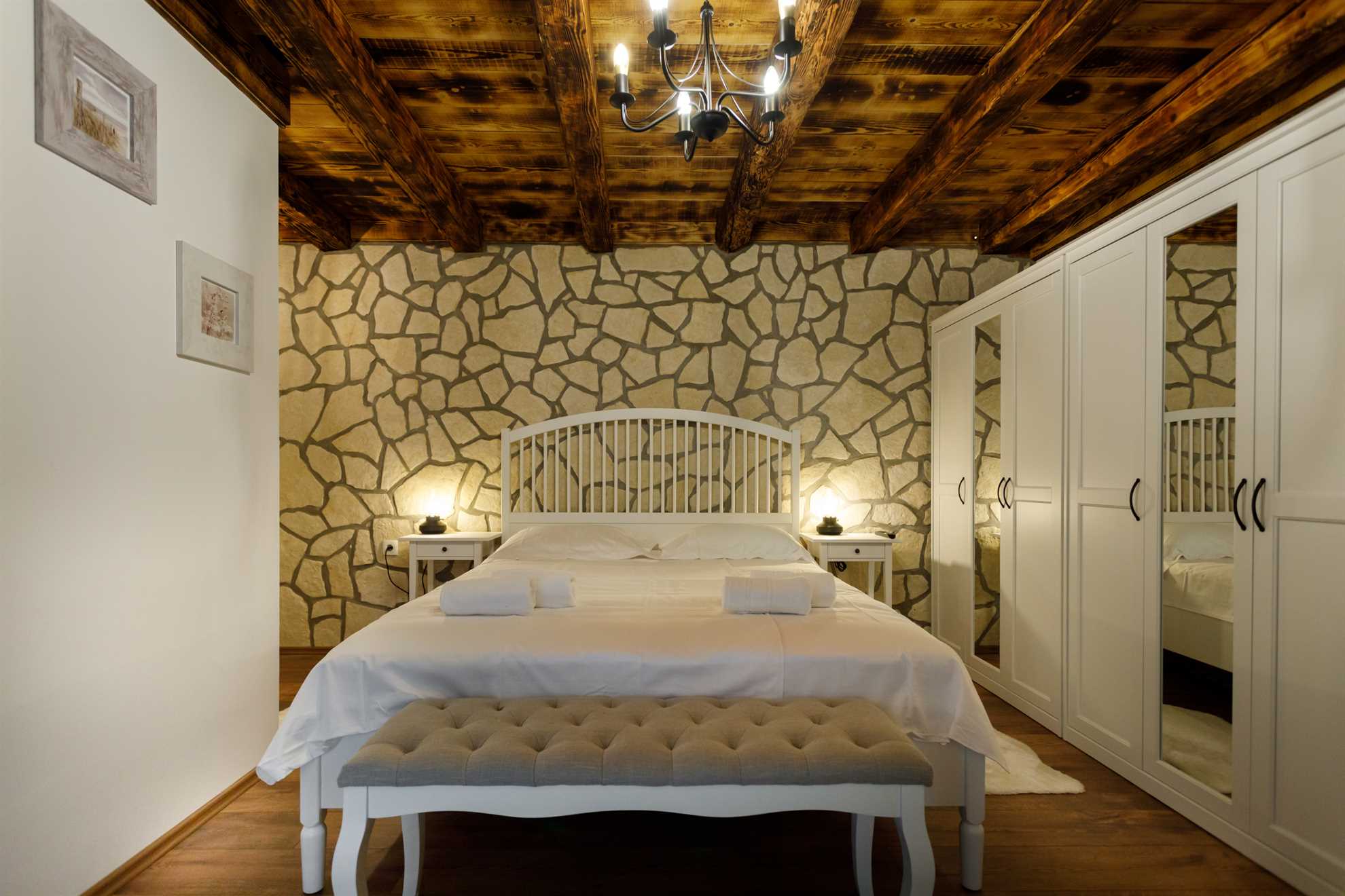 Rustic apartment EVELIN close to the beach