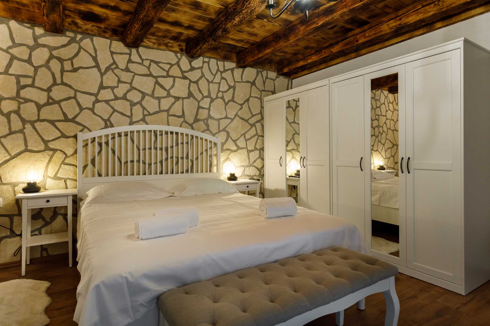 Rustic apartment EVELIN close to the beach