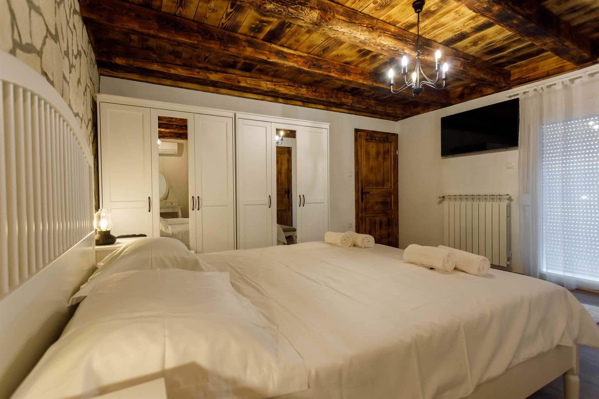 Rustic apartment EVELIN close to the beach