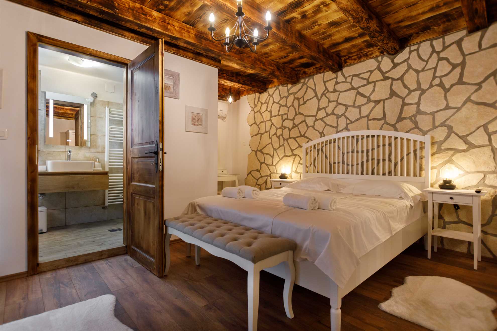 Rustic apartment EVELIN close to the beach