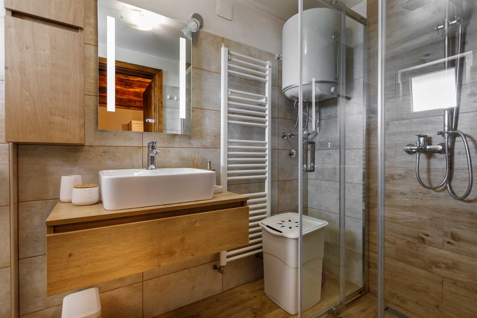 Rustic apartment EVELIN close to the beach