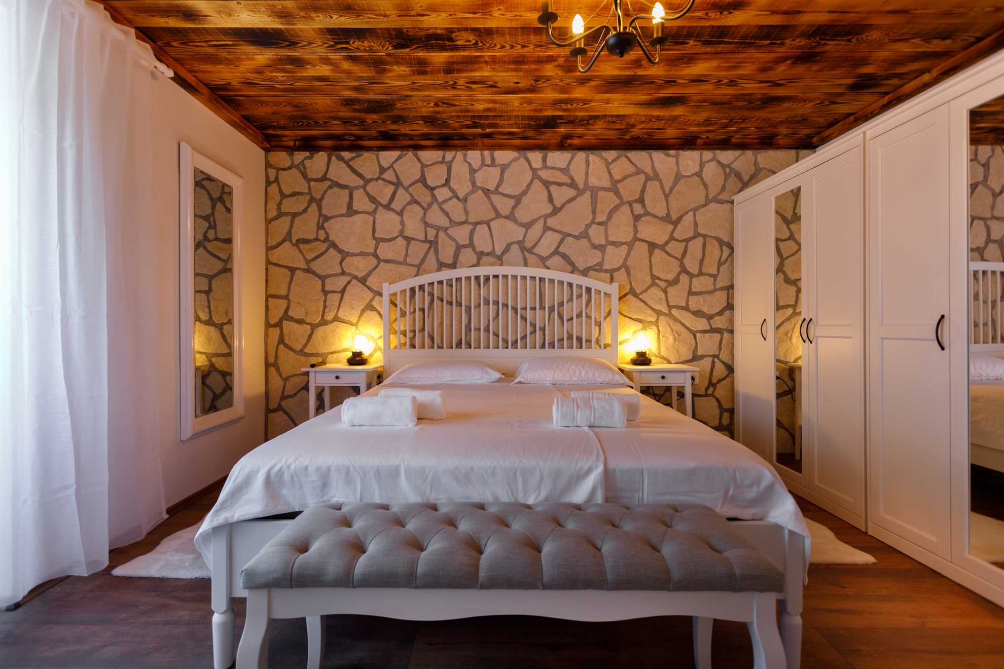 Rustic apartment EVELIN close to the beach