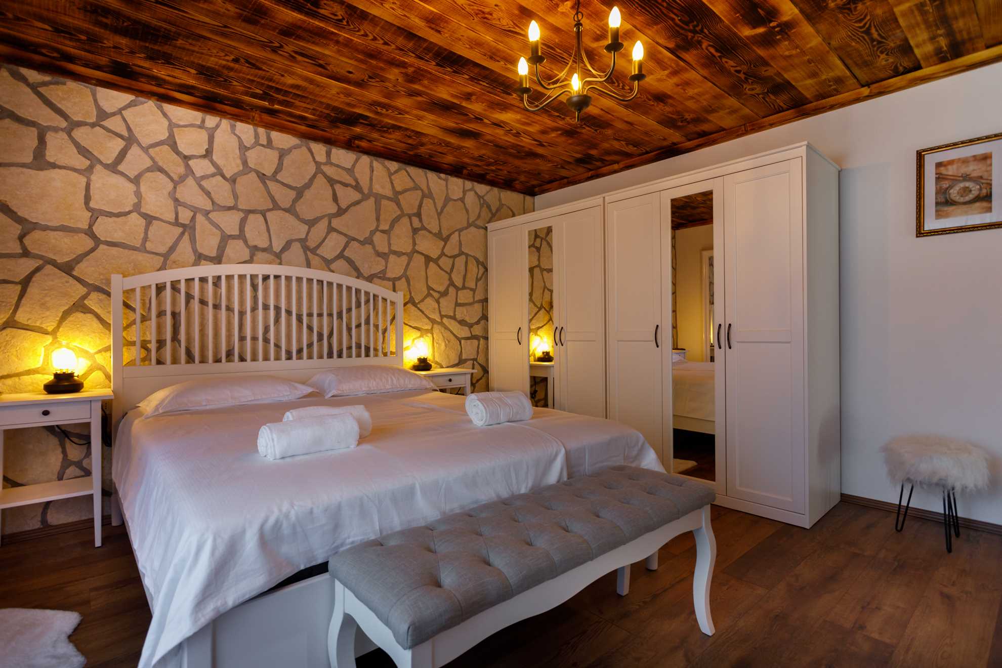 Rustic apartment EVELIN close to the beach