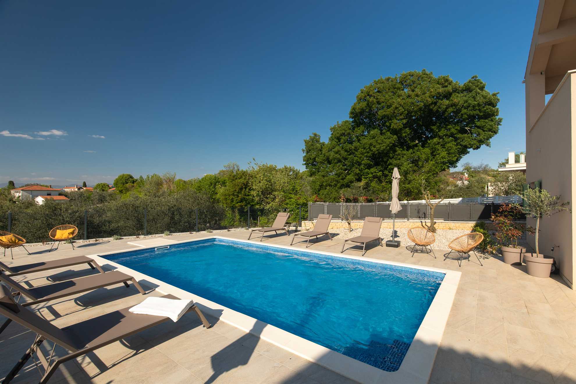 Villa OLIVE OCEAN mit Pool und Meerblick
