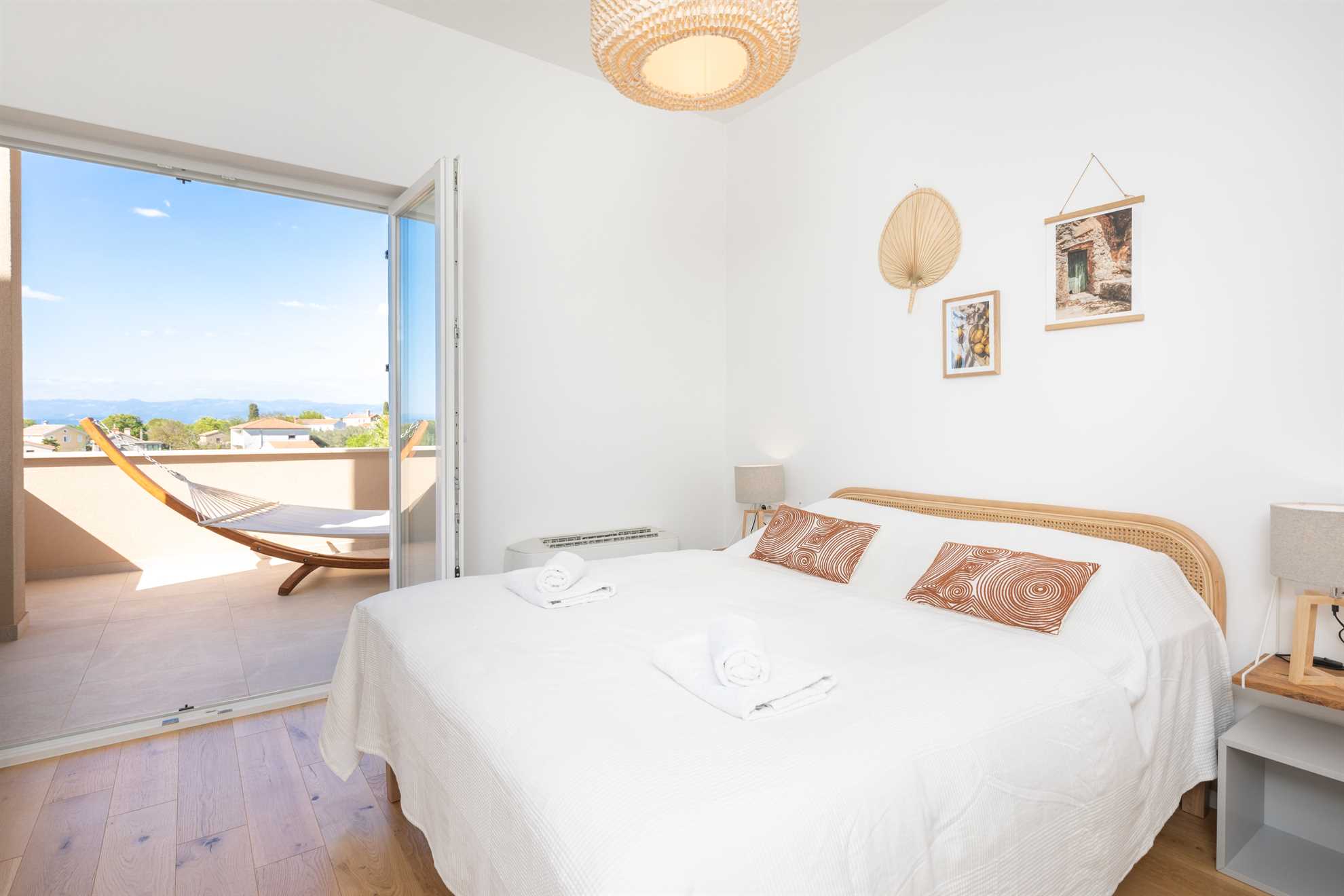 Villa OLIVE OCEAN mit Pool und Meerblick