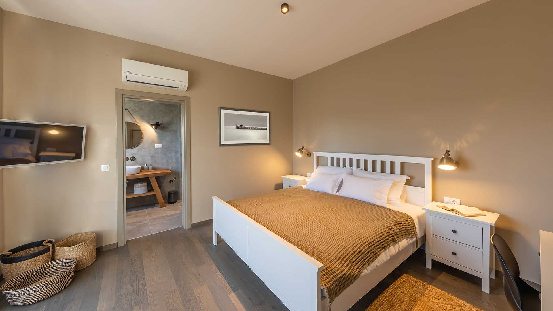 Villa Gardenia with pool and garden