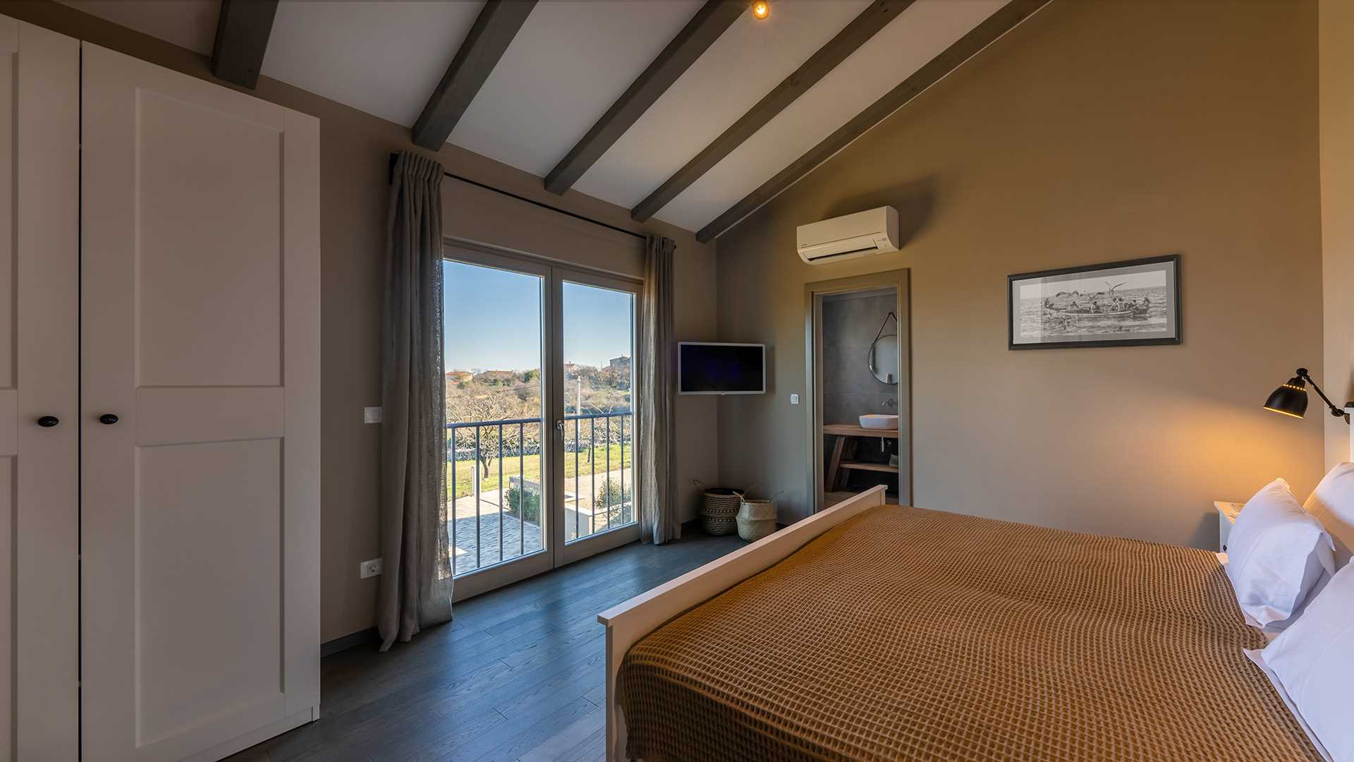 Villa Gardenia with pool and garden