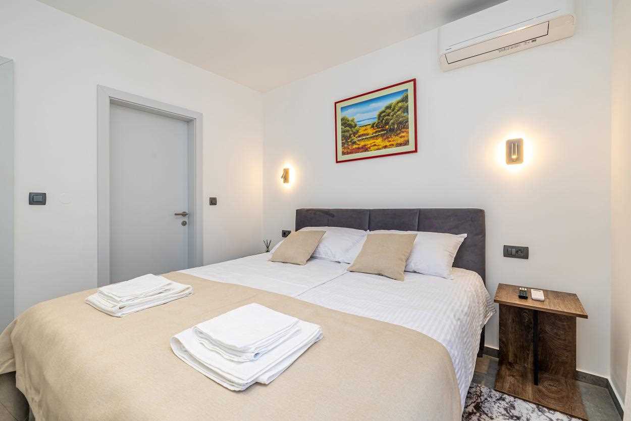 Kuća za odmor TARA & LANA I s grijanim bazenom