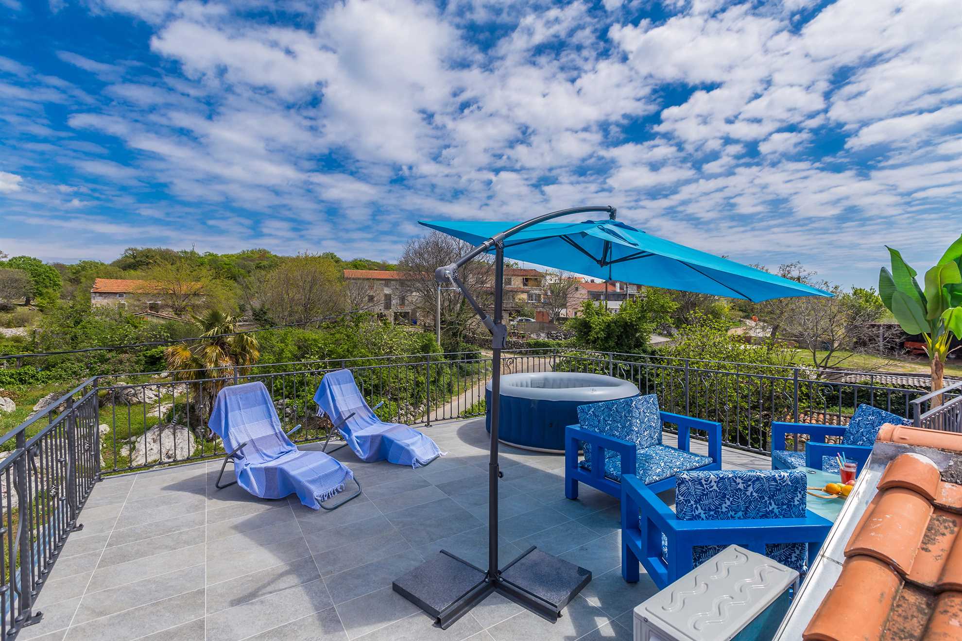 Holiday house STONE with jacuzzi