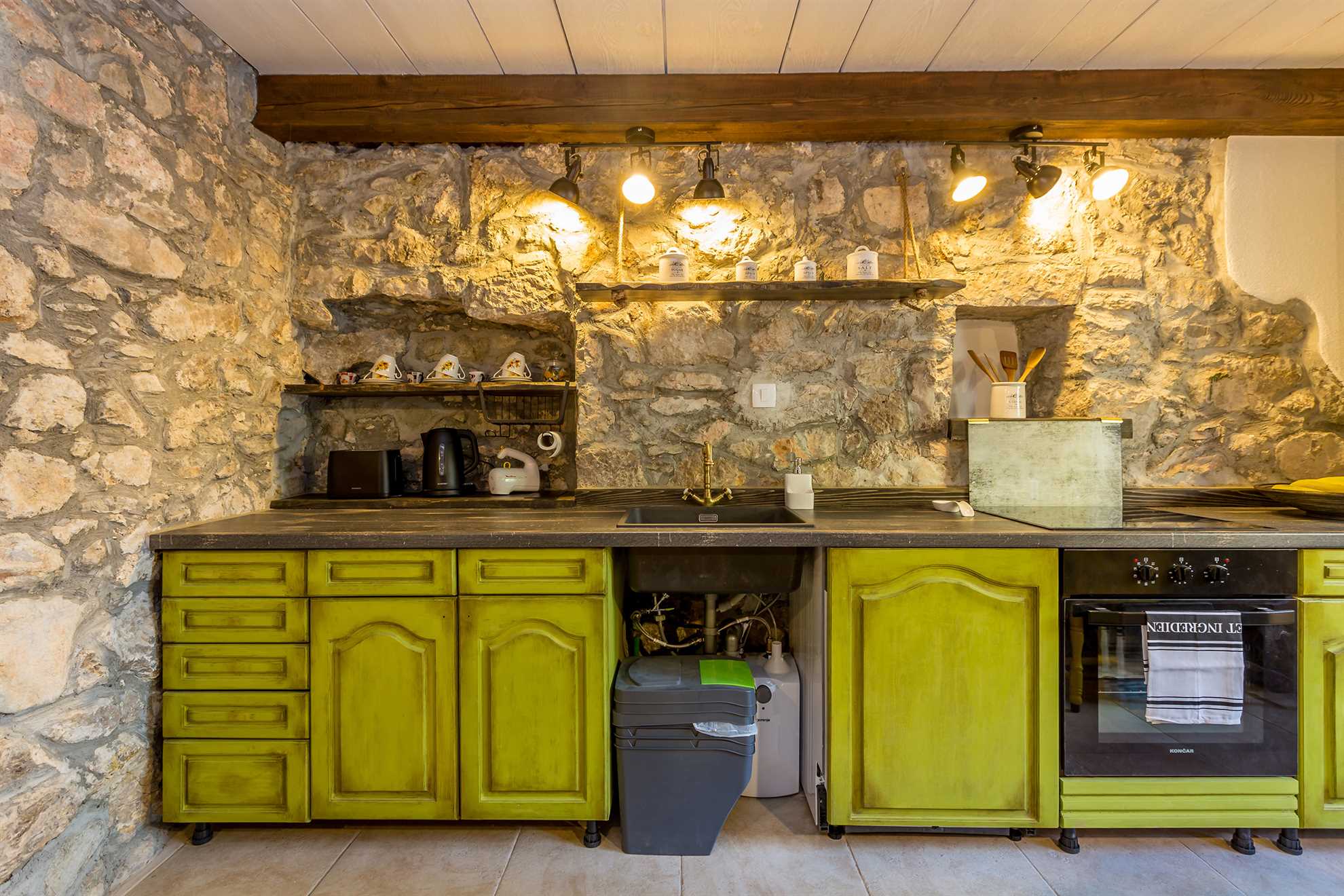 Holiday house STONE with jacuzzi