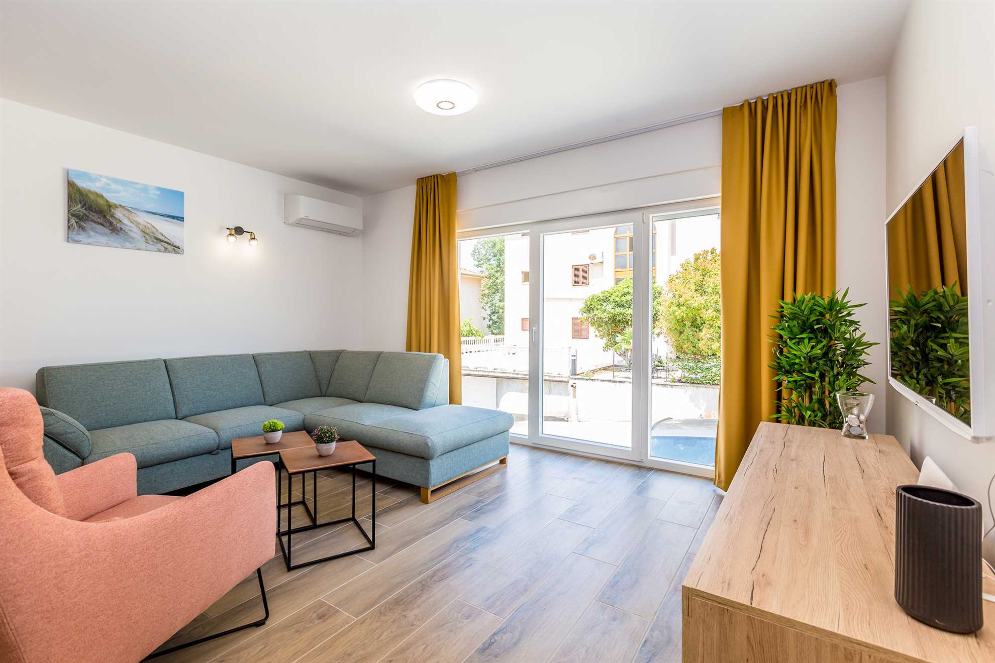 Holiday house SUNLIGHT with heated pool