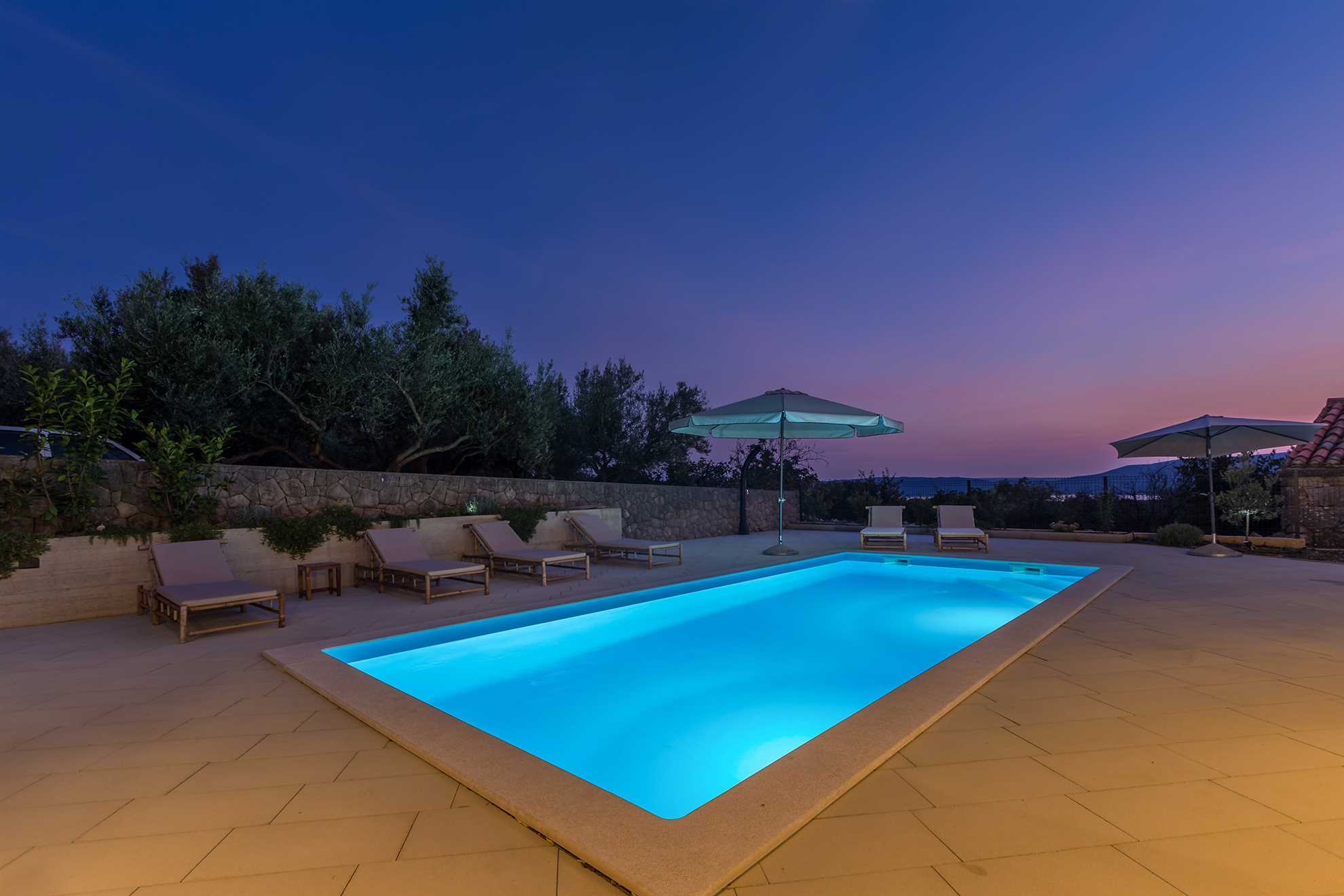 Ferienhaus LUNA mit Pool