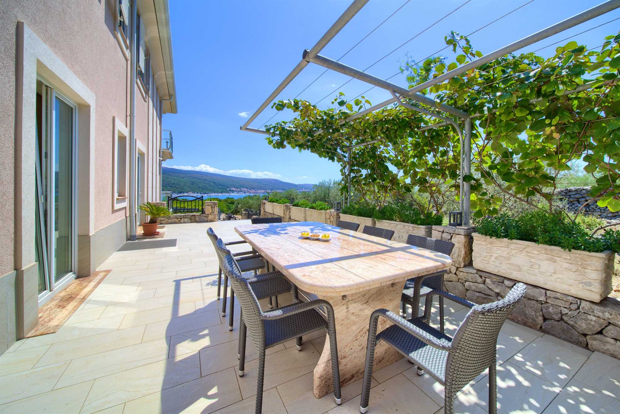 Apartment ROYAL 1 with pool and jacuzzi