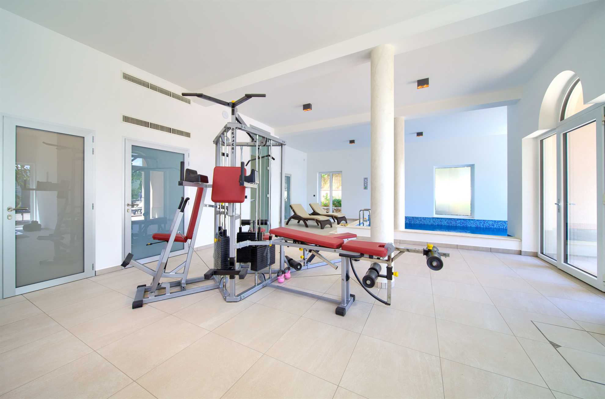 Apartment ROYAL 1 with pool and jacuzzi