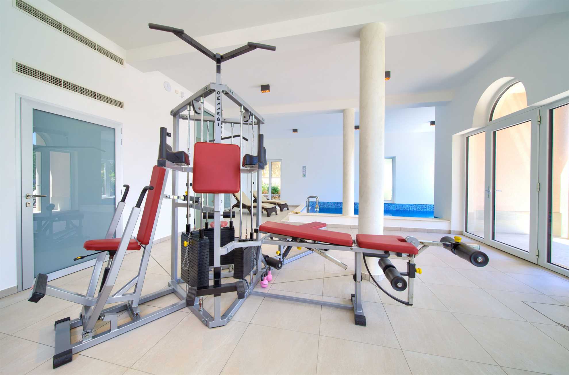 Apartment ROYAL 1 with pool and jacuzzi