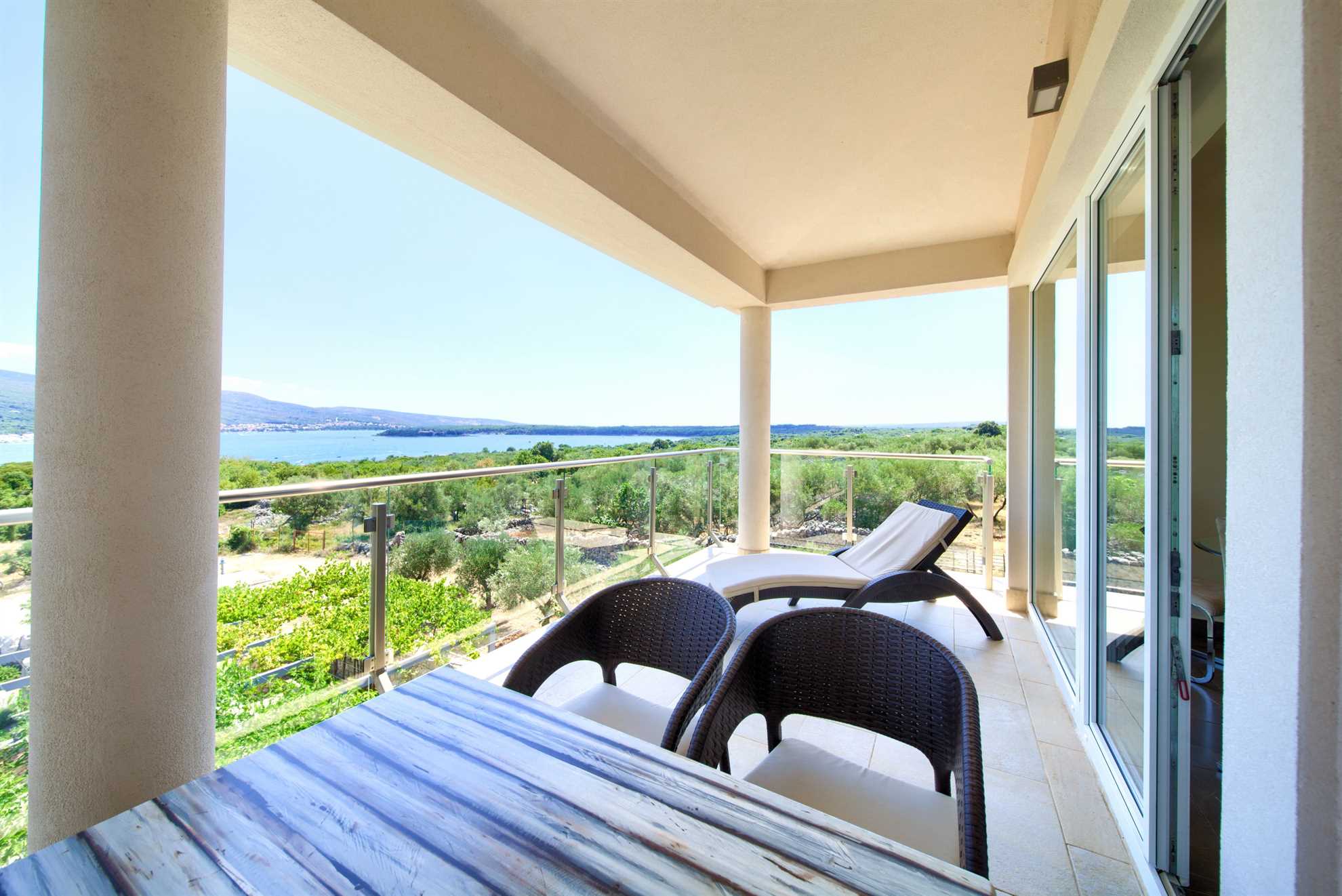 Apartment ROYAL 1 with pool and jacuzzi