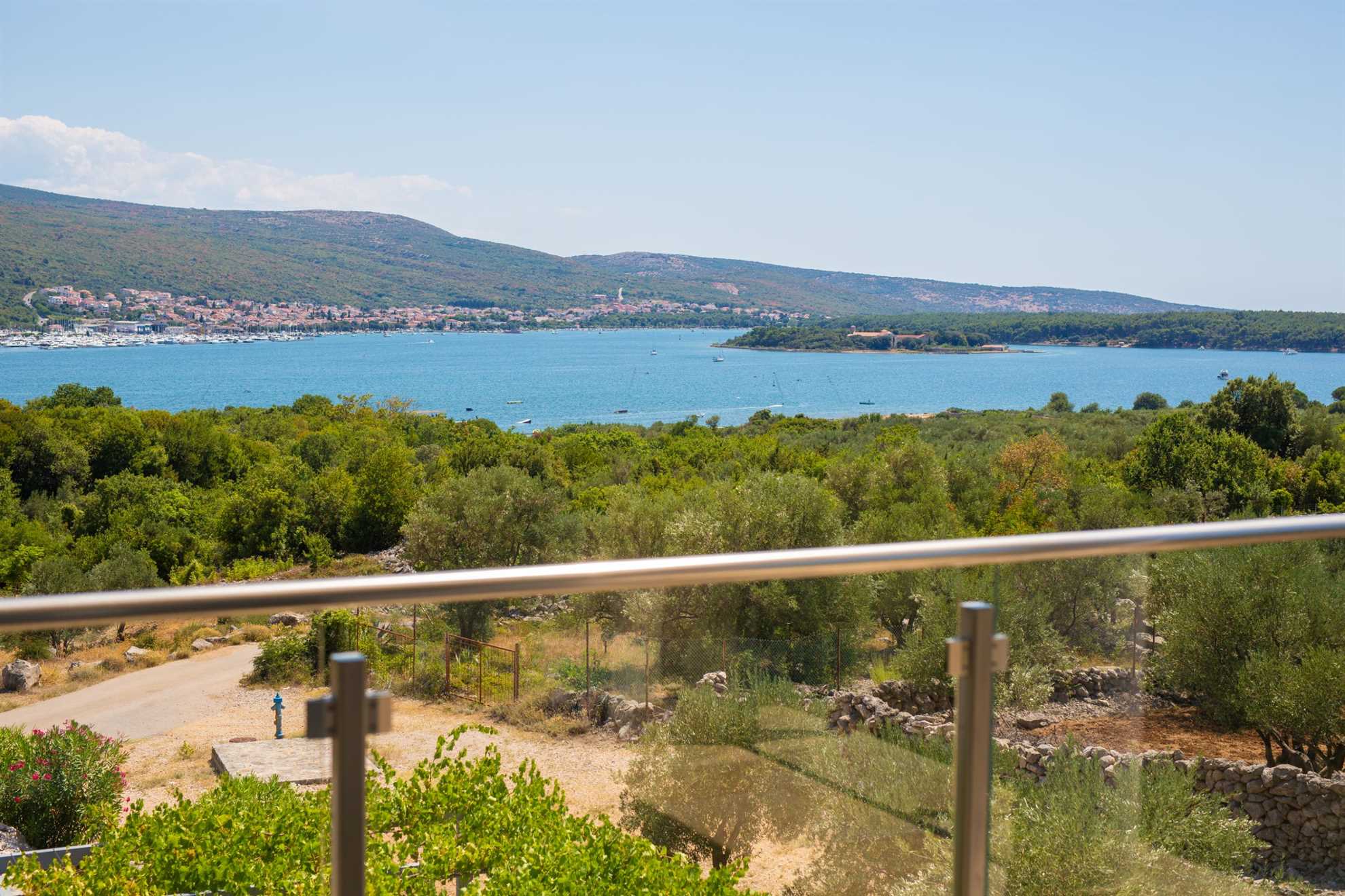 Apartment ROYAL 1 with pool and jacuzzi