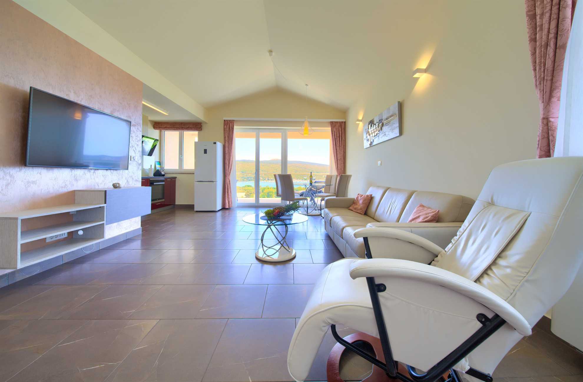 Apartment ROYAL 1 with pool and jacuzzi