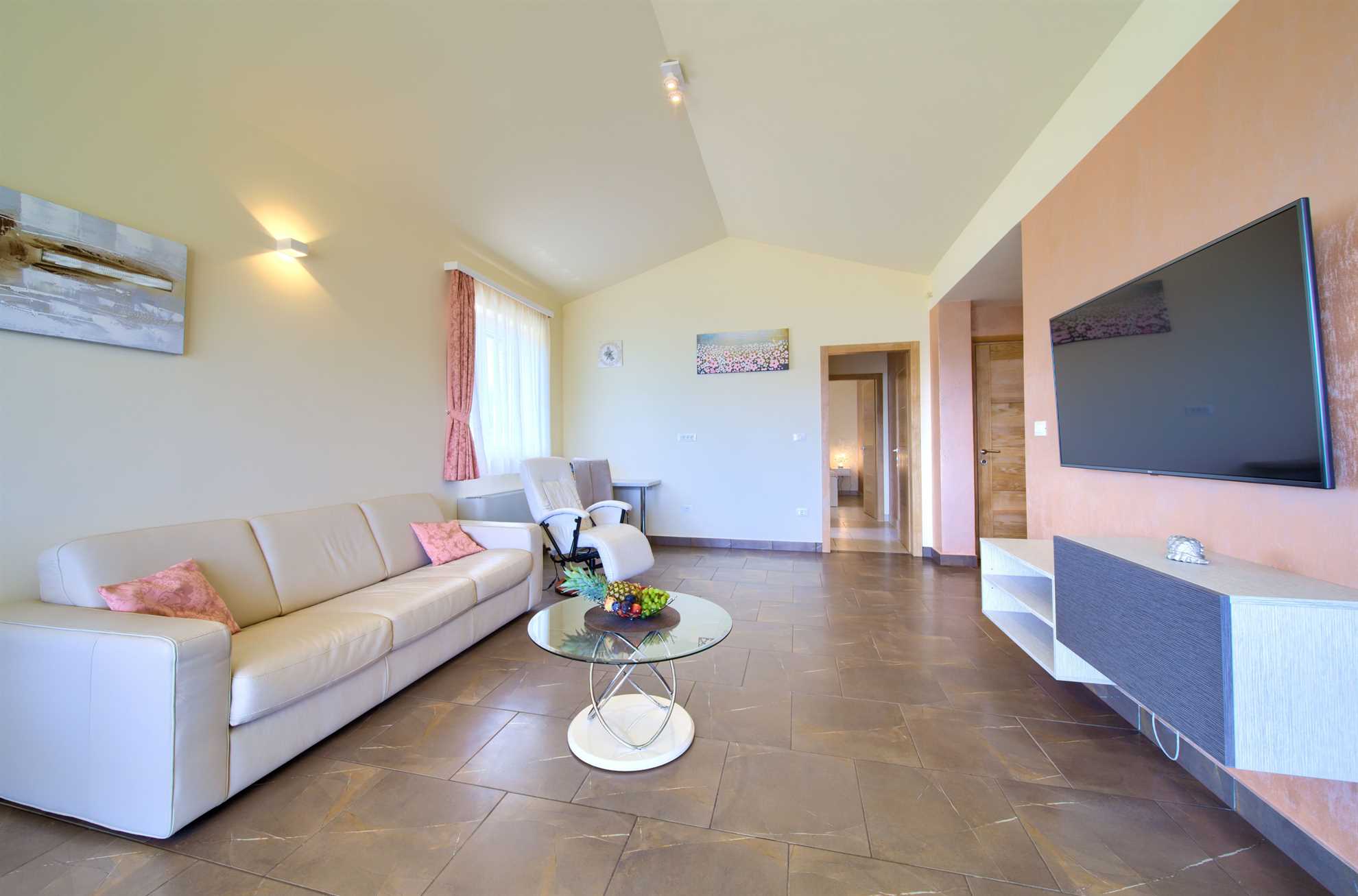 Apartment ROYAL 1 with pool and jacuzzi