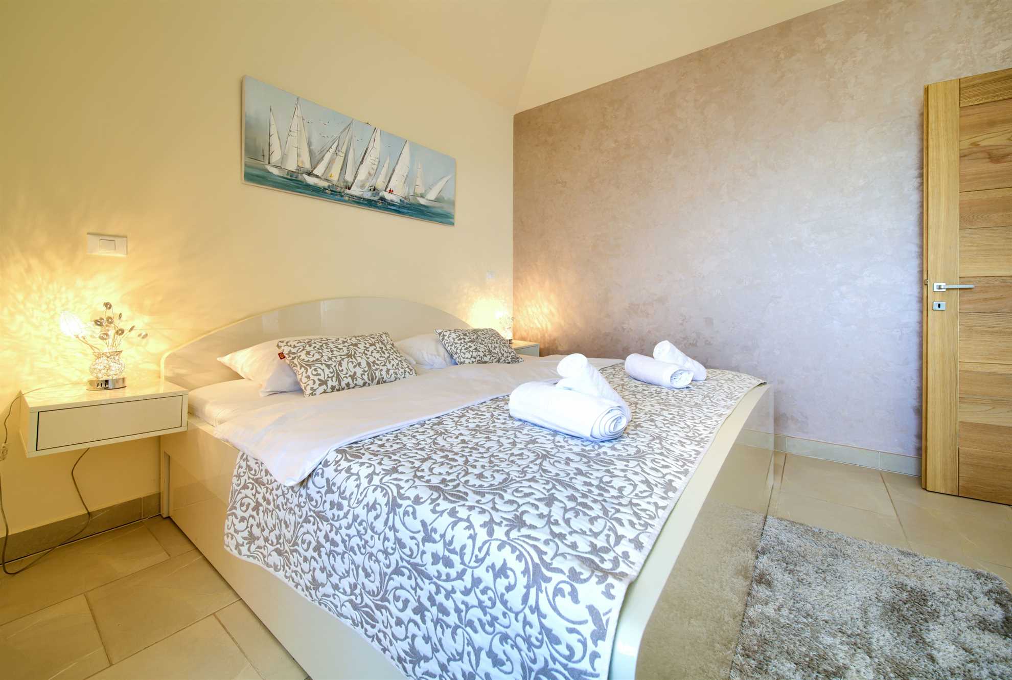 Apartment ROYAL 1 with pool and jacuzzi