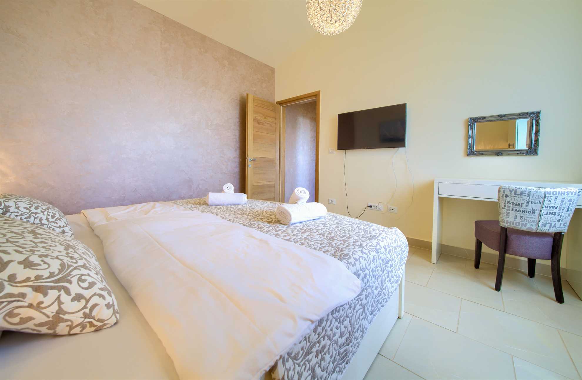 Apartment ROYAL 1 with pool and jacuzzi