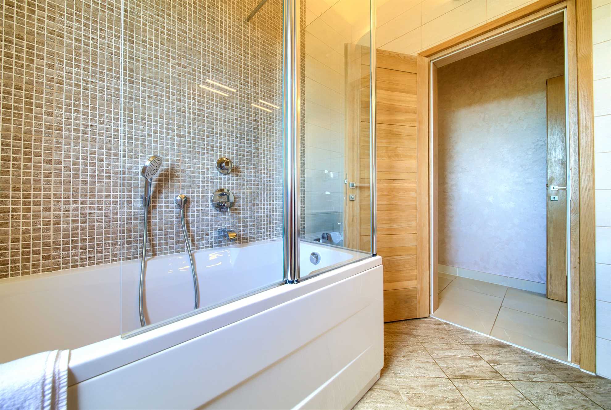 Apartment ROYAL 1 with pool and jacuzzi