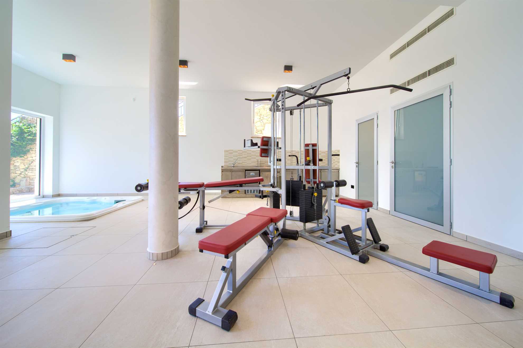 Apartment ROYAL 1 with pool and jacuzzi