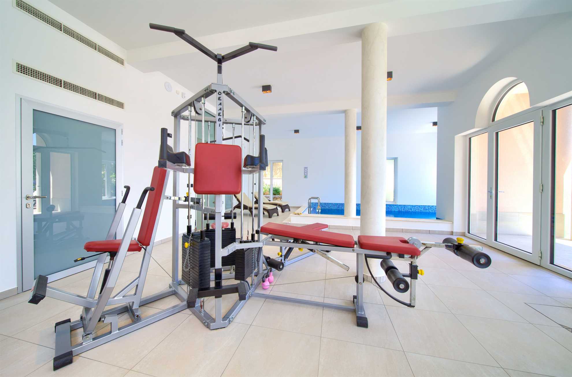 Apartment ROYAL 2 with pool and jacuzzi