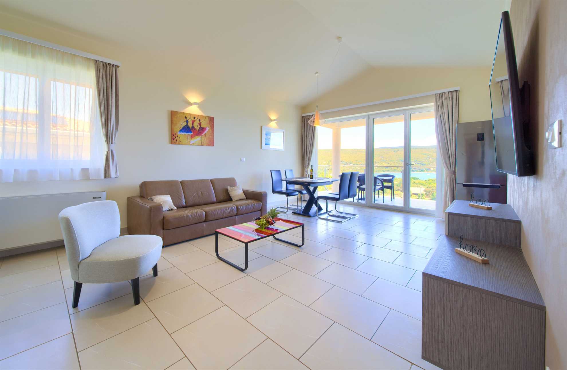 Apartment ROYAL 2 with pool and jacuzzi