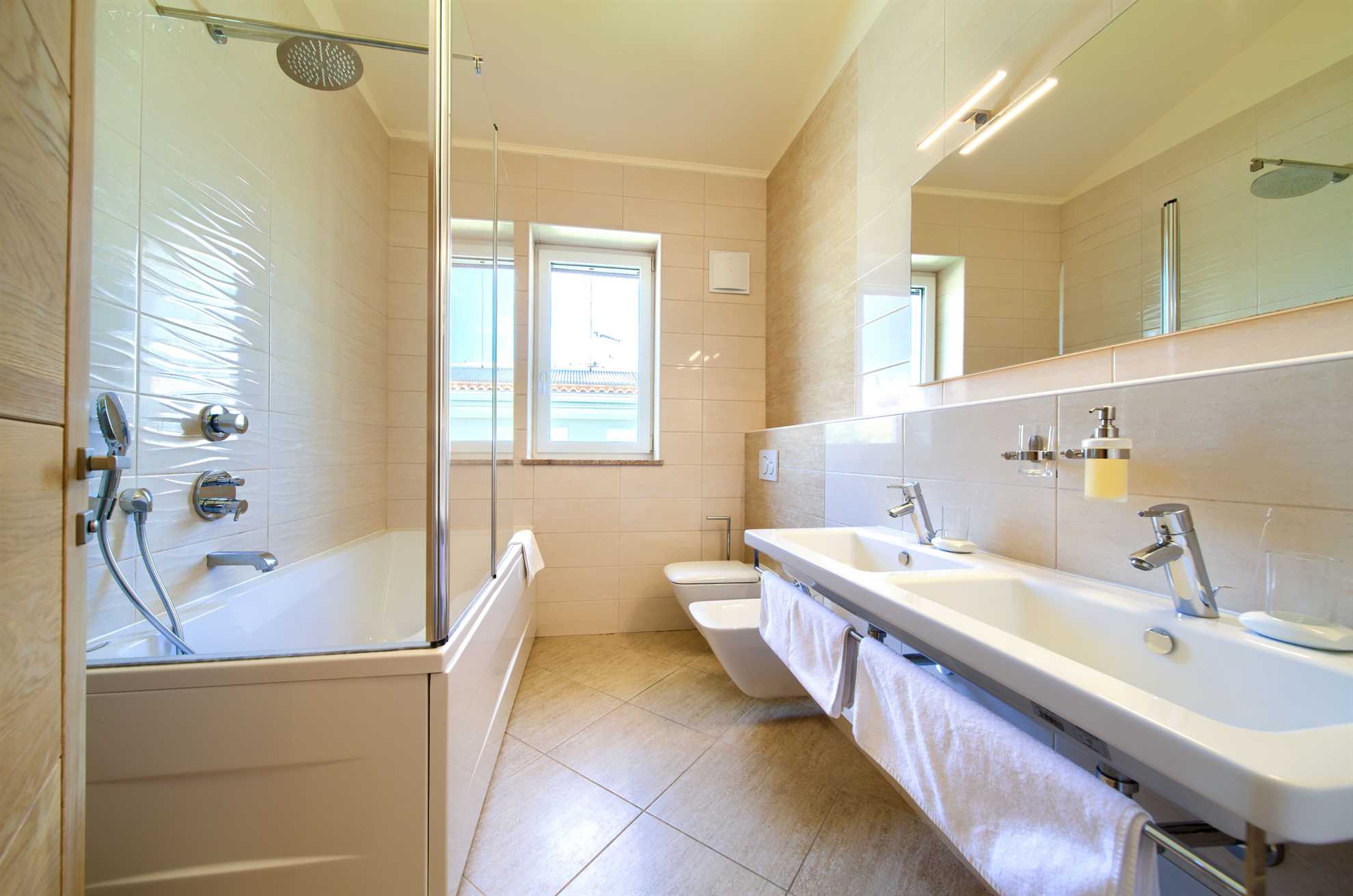 Apartment ROYAL 2 with pool and jacuzzi