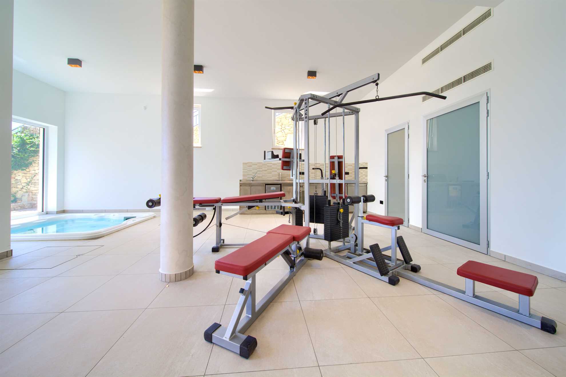 Apartment ROYAL 2 with pool and jacuzzi