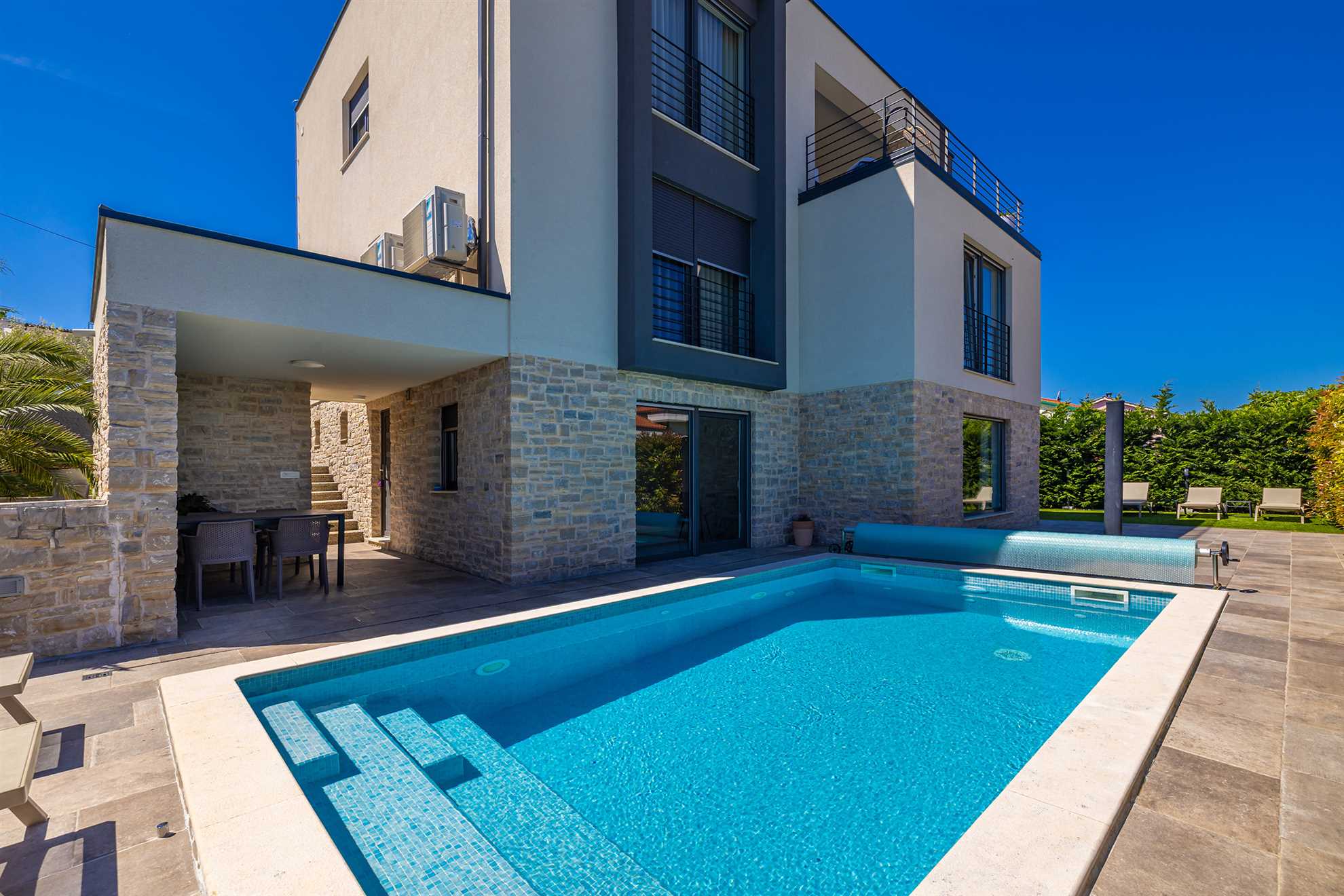 Apartment SIORA with heated pool