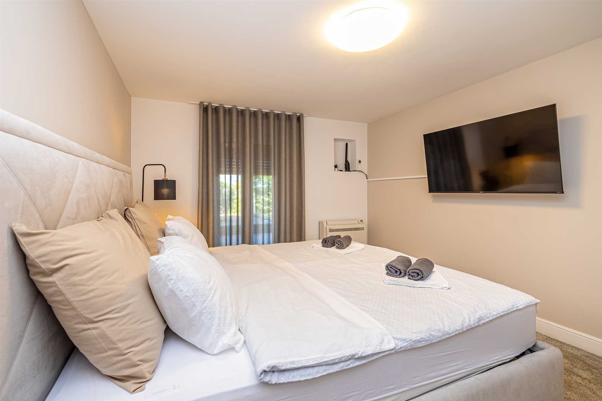 Apartment SIORA with heated pool