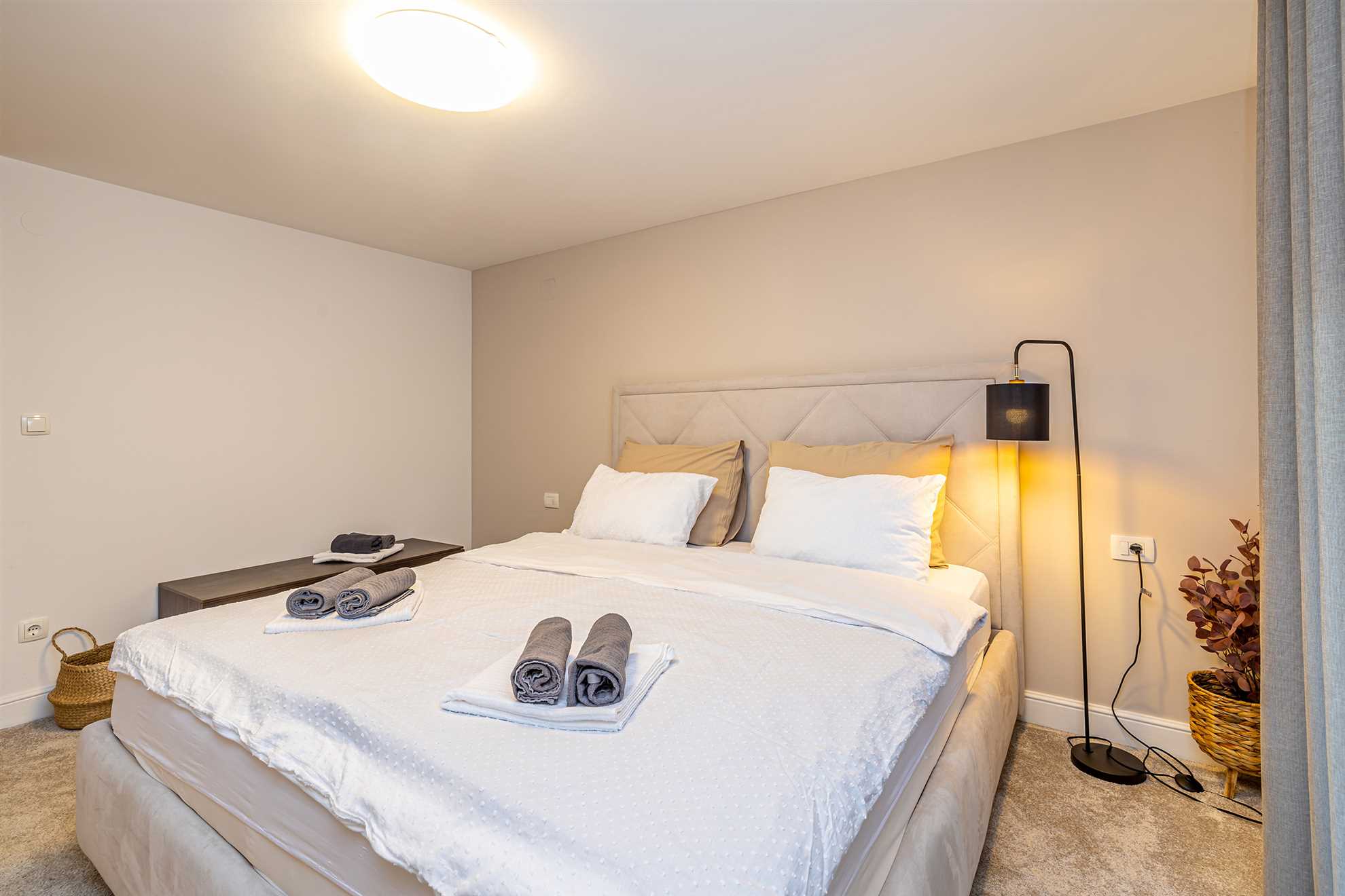 Apartment SIORA with heated pool